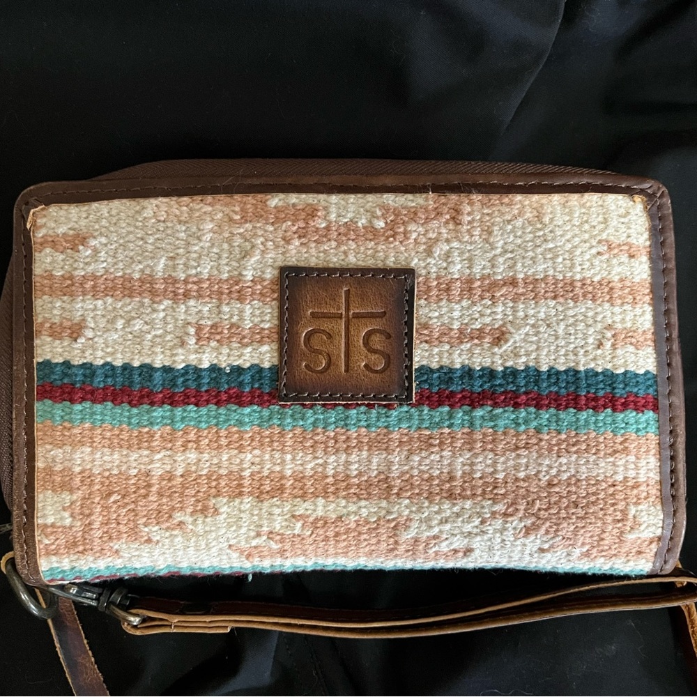 STS Ranchwear Zip around wallet
